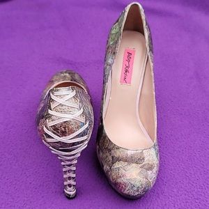 Betsy Johnson Ditan heels